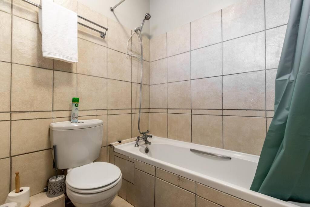 Appartement Kloof Street-heart Of The With Parking And Netflix Le Cap